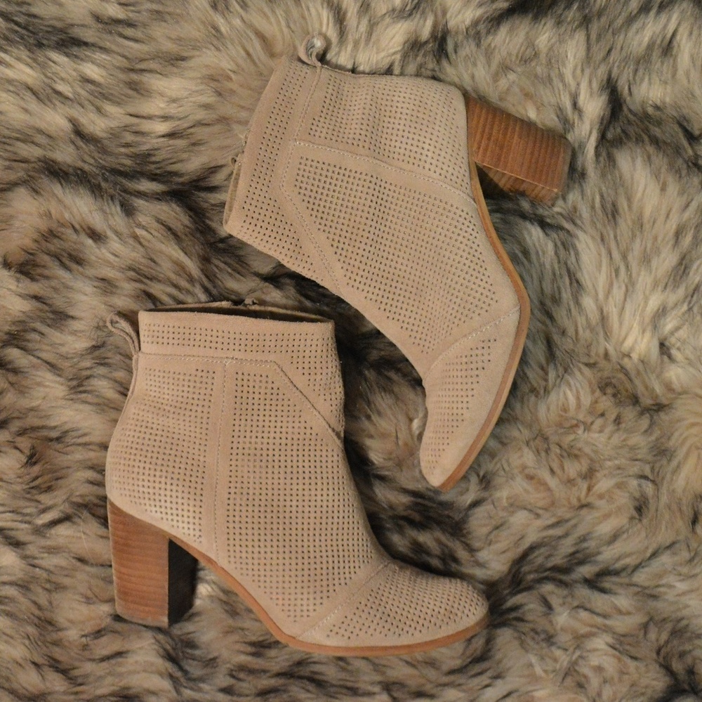 Tom's Lunata Suede Ankle Booties
